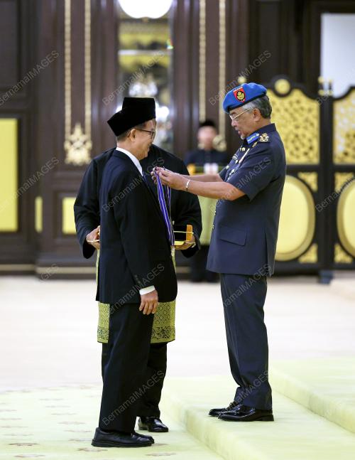 AL-SULTAN ABDULLAH RI'AYATUDDIN AL-MUSTAFA BILLAH SHAH