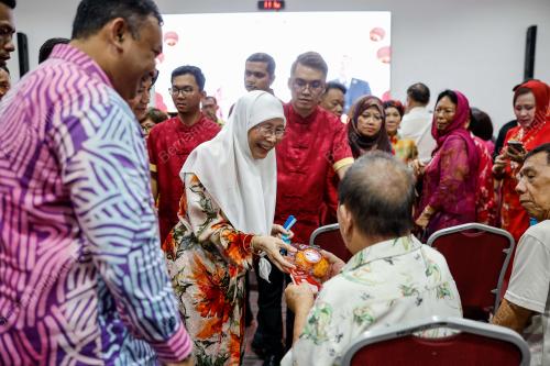 DATUK SERI DR WAN AZIZAH WAN ISMAIL