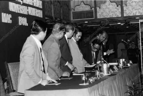 DR. MAHATHIR BIN MOHAMAD