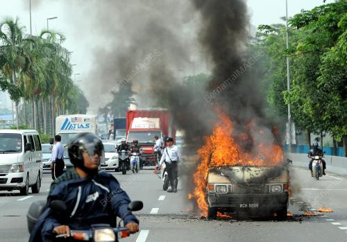 KL07_04042013_TERBAKAR