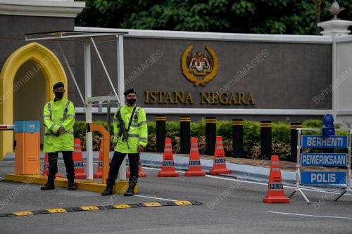 PINTU_ISTANA