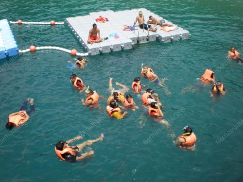 AKTIVITI SNORKELING