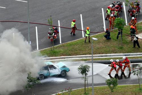 LATIHAN BOMBA DAN PENYELAMAT