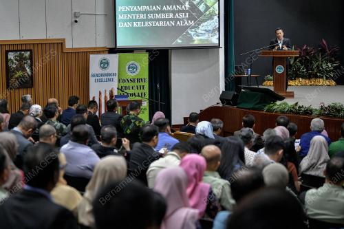NIK NAZMI NIK AHMAD