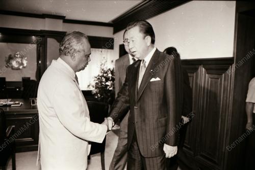 YAB ENCIK ABDUL GHAFAR BABA