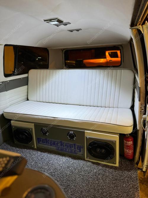 VOKSWAGEN KOMBI