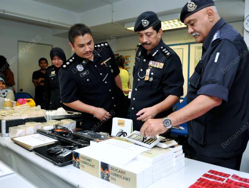 KL07_05092012_BLACK_MONEY