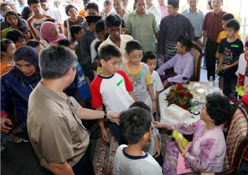 TUN MAHATHIR MOHAMAD