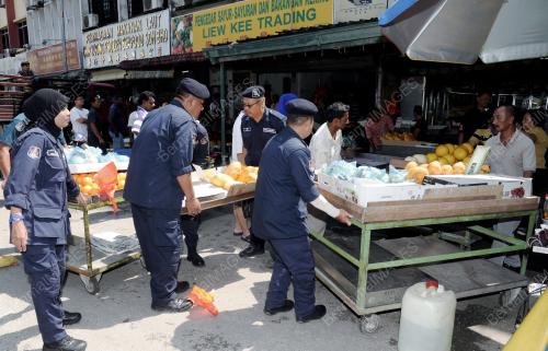 KL07_06012013_PENJAJA_WARGA_ASING
