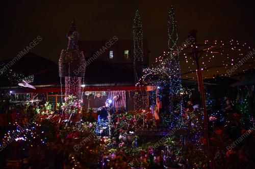 DEKORASI LAMPU HIASAN