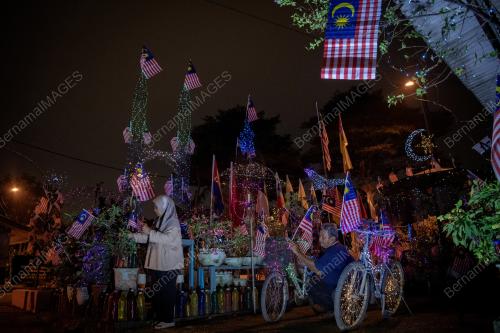 DEKORASI LAMPU HIASAN JALUR GEMILANG