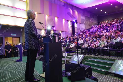 DATUK SERI ISMAIL SABRI YAAKOB