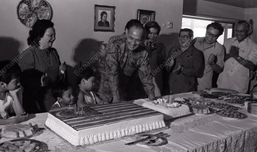 KL07_07012015_BIRTHDAY_TUN_HUSSEIN