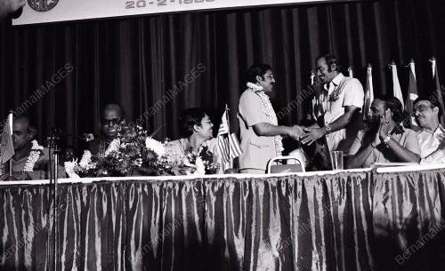 KL07_07012015_MIC_YOUTH