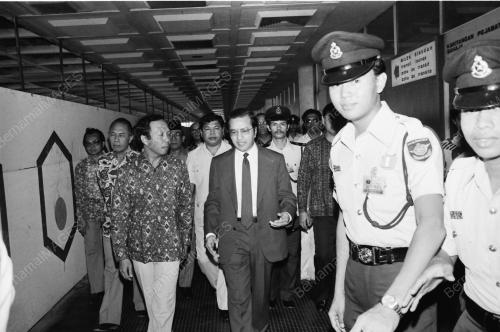 PERSIDANGAN