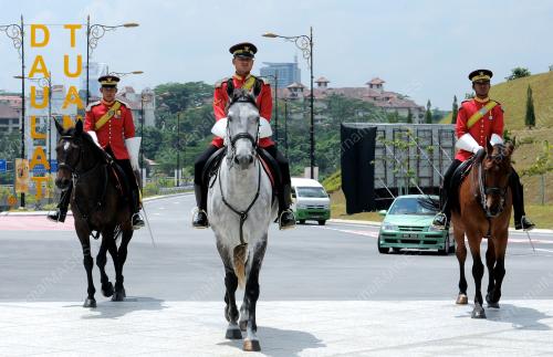 KL07_07042012_ISTIADAT_BERKUDA