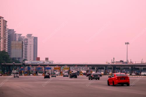 TINJAUAN PLAZA TOL SUNGAI BESI