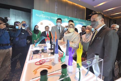 DATUK ZURAIDA KAMRUDDIN
