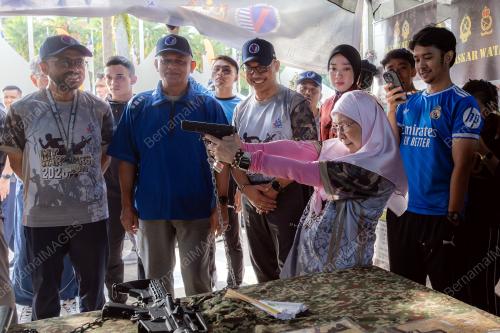 DATUK SERI DR WAN AZIZAH WAN ISMAIL