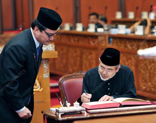 DATUK DR JOHARI MAT