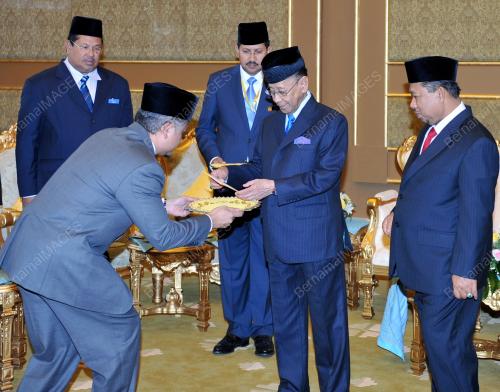 KL07_07092012_AGONG_ZAKAT