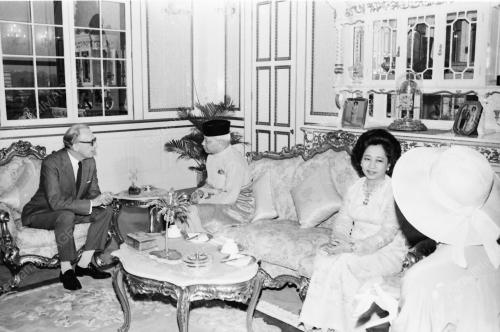 Lord Carrington mengadap Agong