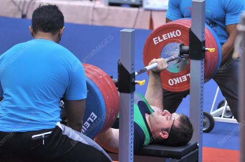KL07_08022012_POWERLIFTING1