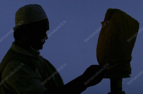LIHAT ANAK BULAN