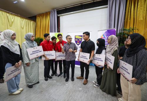 FAHMI FADZIL
