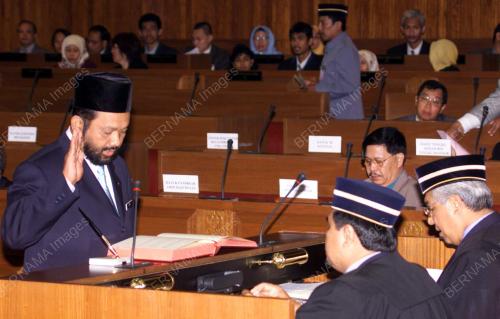 AZMI ABDUL HAMID