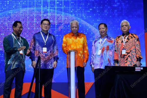 DATUK SERI ISMAIL SABRI YAAKOB