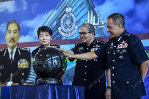 DATUK SERI MAZLAN LAZIM