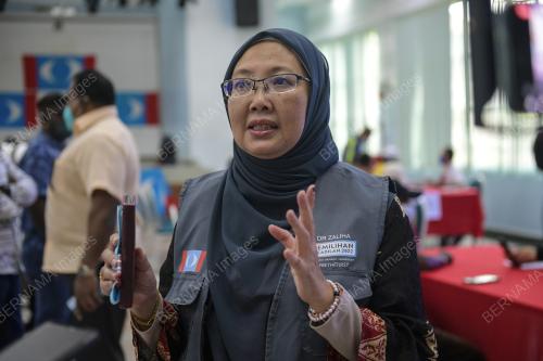 DR ZALIHA MUSTAFA