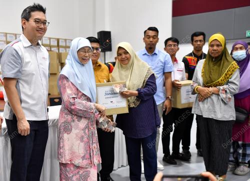 DATUK SERI DR WAN AZIZAH WAN ISMAIL