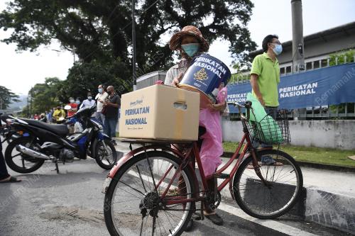 BANTUAN KIT AMPANG PRIHATIN