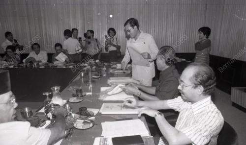 DR. MAHATHIR MOHAMAD