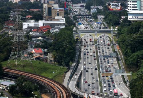 LALUAN LRT KELANA JAYA TERGENDALA