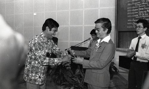 DR TONG TIONG HONG