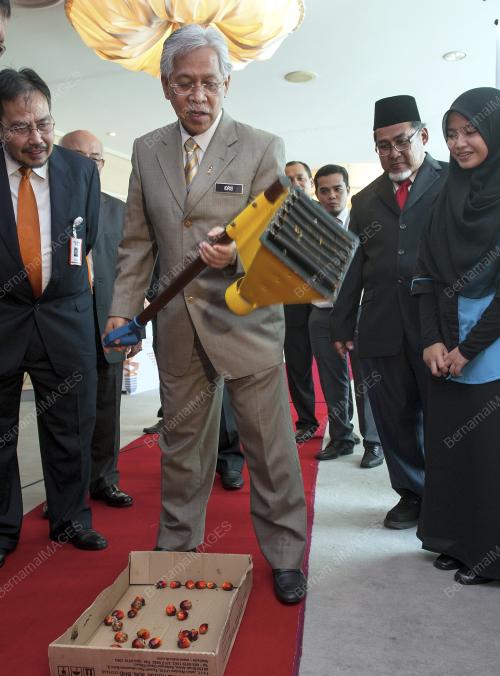 KL07_10112014_LAWATAN