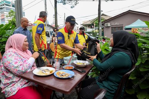 DATUK DR MOHD NA'IM MOKHTAR