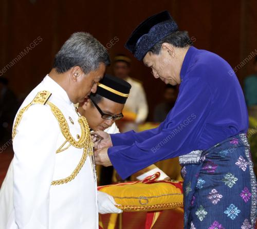 SULTAN SHARAFUDDIN IDRIS SHAH