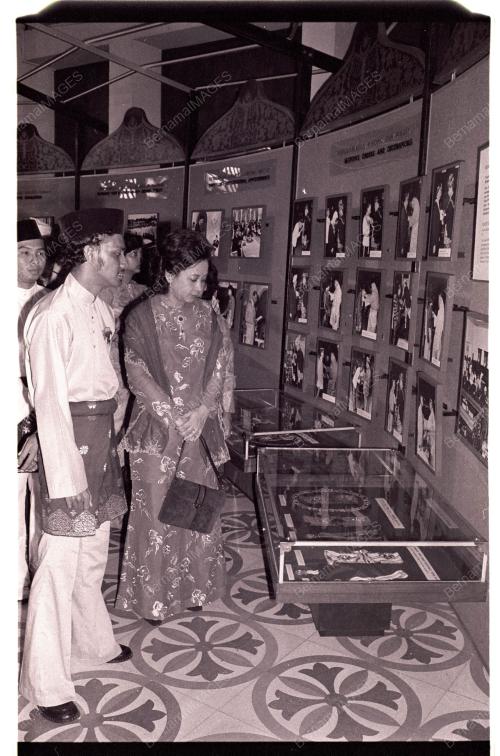 RAJA PERMAISURI AGONG MELAWAT MUZIUM NEGARA