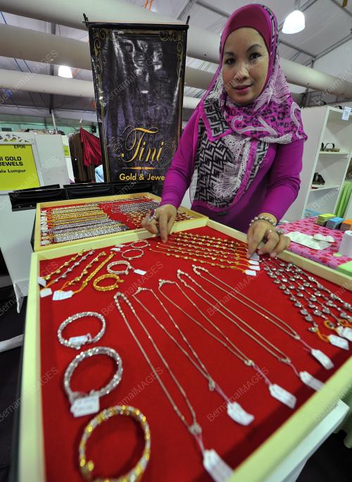 KL07_11082013_GOLD_n_JEWELS