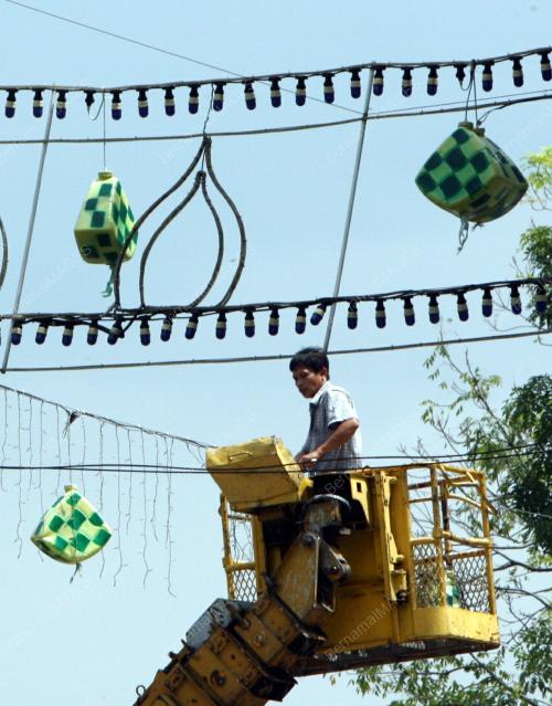 LAMPU KETUPAT HIASAN