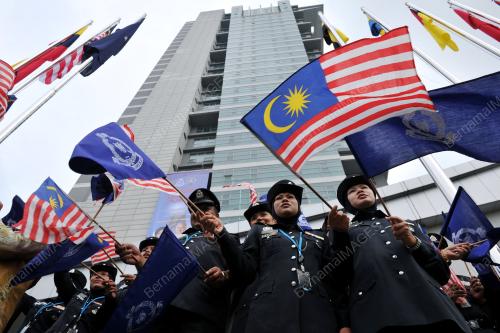 KL07_12042012_POLIS