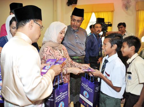 PUAN SRI NOORAINEE ABDUL RAHMAN