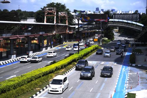ALIRAN TRAFIK LANCAR