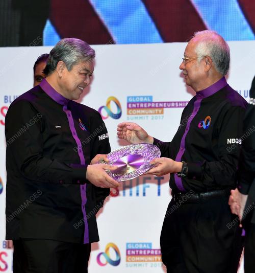 KL07_12122017_NAJIB_BN201712023142