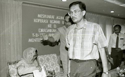 KL07_130190_RASMI_MESYUARAT