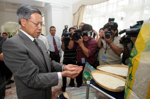 MUSTAPA MOHAMED